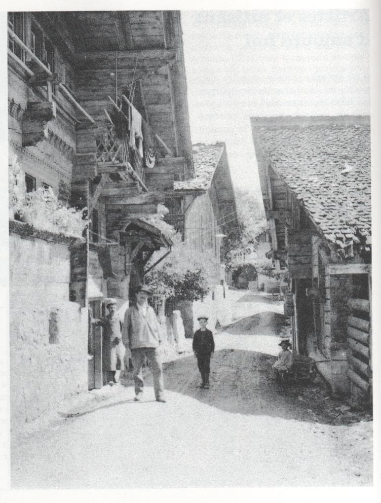 Rue du vieux village de Gryon au début du XXᵉ siècle
